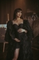 Preview: OSTRICH BLACK aus Strauß Federn Babybauch Cape für Fotoshoot