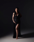 Preview: Wet Look in SCHWARZ Babybauch Kleid für Fotoshooting