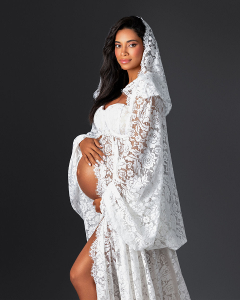 MARIA in WEIß Babybauch Kleid für Fotoshooting