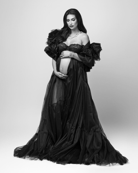 FERRERO in schwarz Babybauch Kleid für Fotoshooting