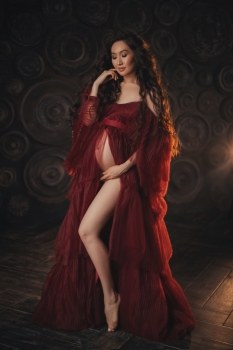 Maternity gown for Photoshoot or Babyshower Swan in Wine Red