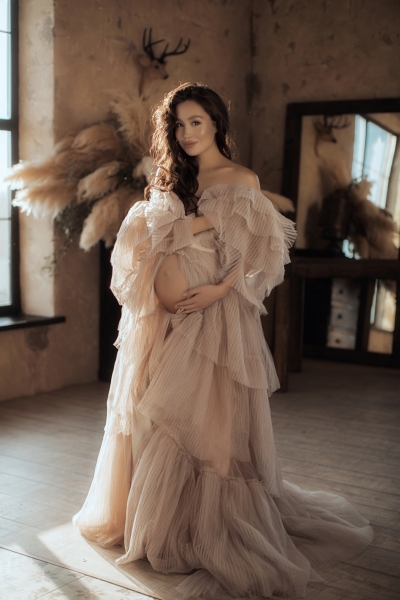 SWAN Maternity gown for Photoshoot