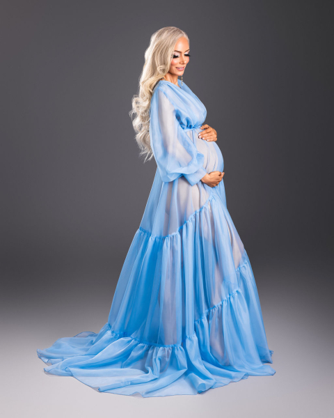 OXANA in BLAU Babybauch Robe for Fotoshooting