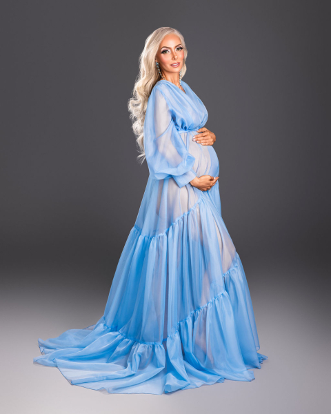 OXANA in BLAU Babybauch Robe for Fotoshooting