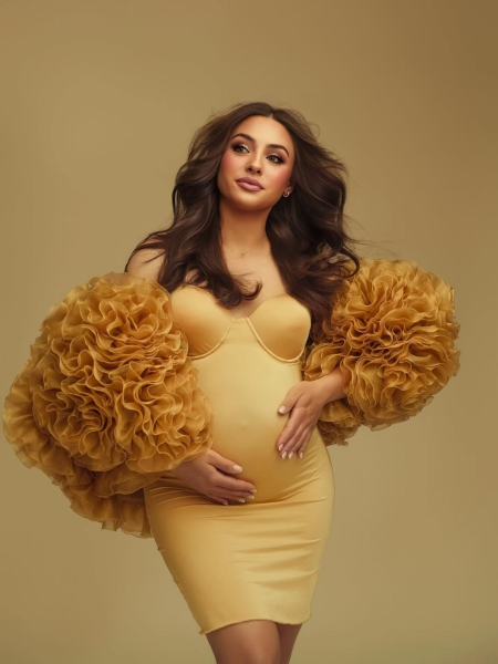 Preview: ROYAL in GOLd shooting outfit