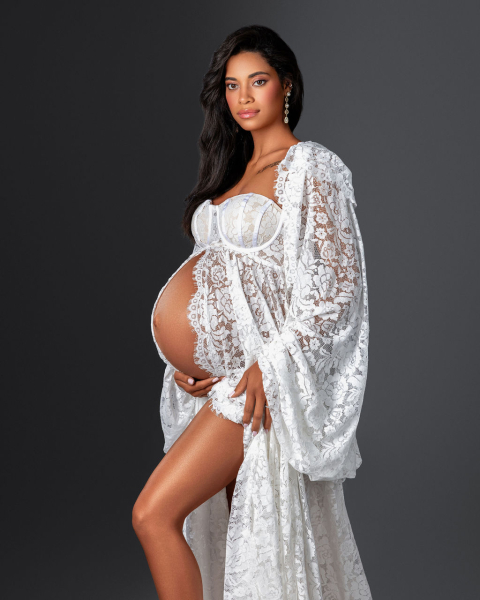 MARIA in WEIß Babybauch Kleid für Fotoshooting