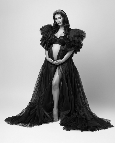 FERRERO in schwarz Babybauch Kleid für Fotoshooting
