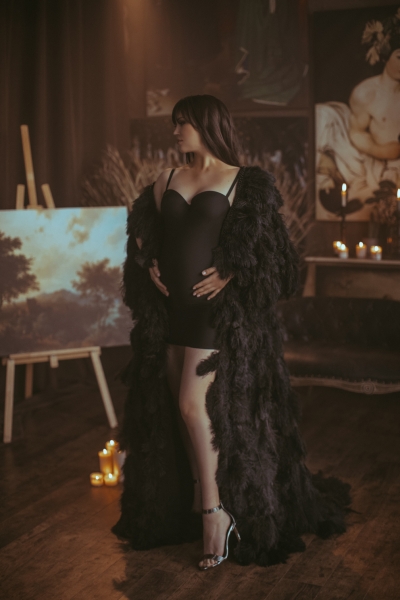 OSTRICH BLACK aus Strauß Federn Babybauch Cape für Fotoshoot