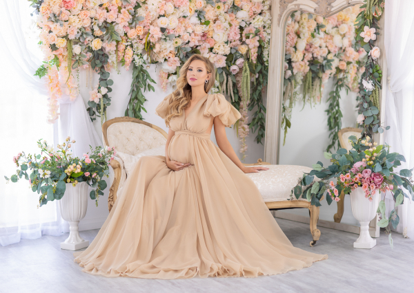 AMBER in BEIGE Babybauch Shooting Kleid