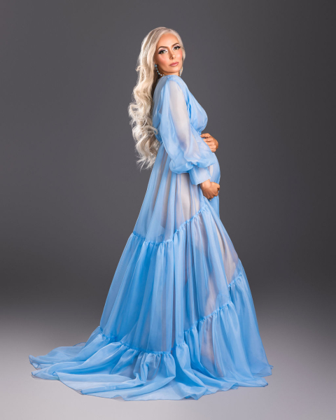 OXANA in BLAU Babybauch Robe for Fotoshooting