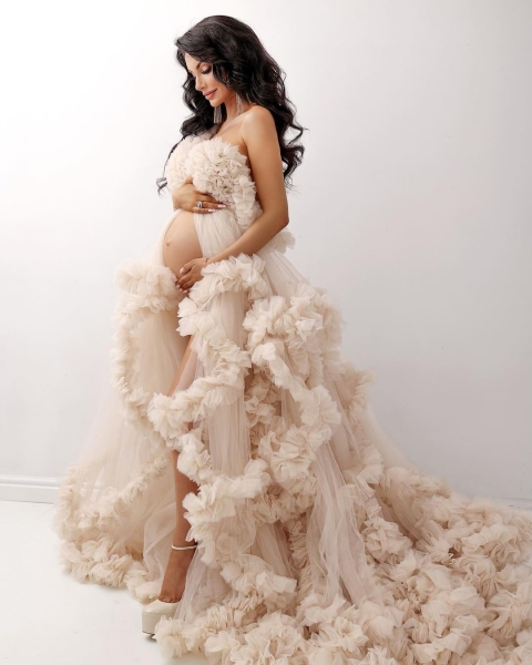COCO in CREAM maternity gown for photoshooting